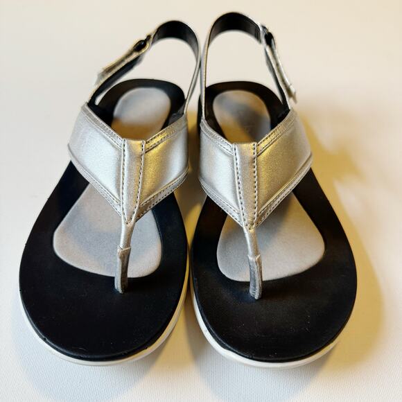 Clarks Silver Flip Flop Sandals with Strap Women's Size 9 - Picture 2 of 9